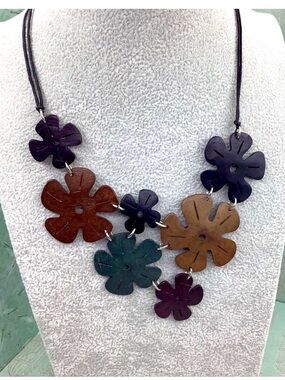 Floral Multi-Color Necklace Lightweight Wood Caracol